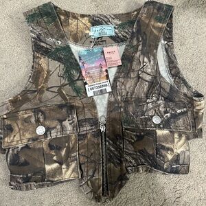 REVICE CAMO VEST TOP BRAND NEW
